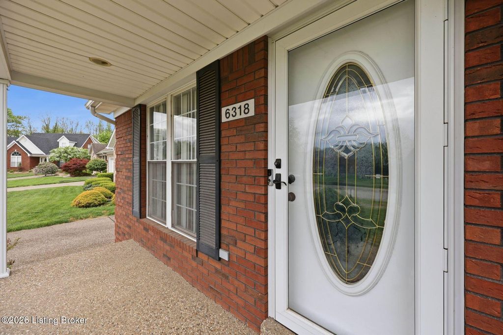 Photo of 6318 Winding Stream Dr, Louisville, KY 40272 (MLS # 1715348)