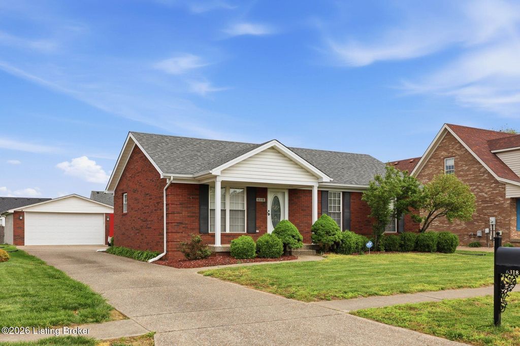 Photo of 6318 Winding Stream Dr, Louisville, KY 40272 (MLS # 1715348)