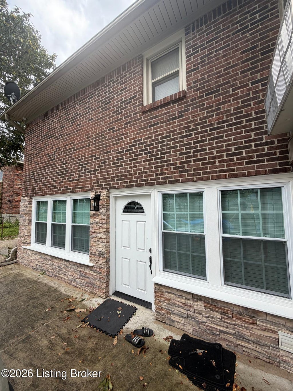 Photo of 1549 Glenrock Rd, Louisville, KY 40216 (MLS # 1729870)