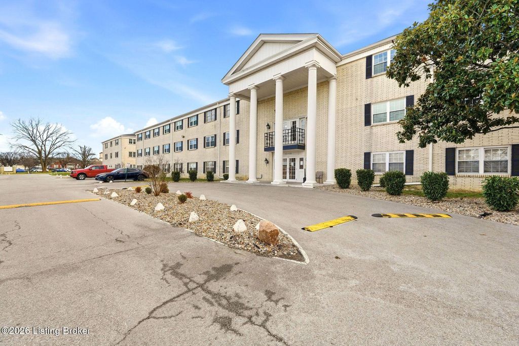 Photo of 239 El Conquistador Pl, Louisville, KY 40220 (MLS # 1707191)