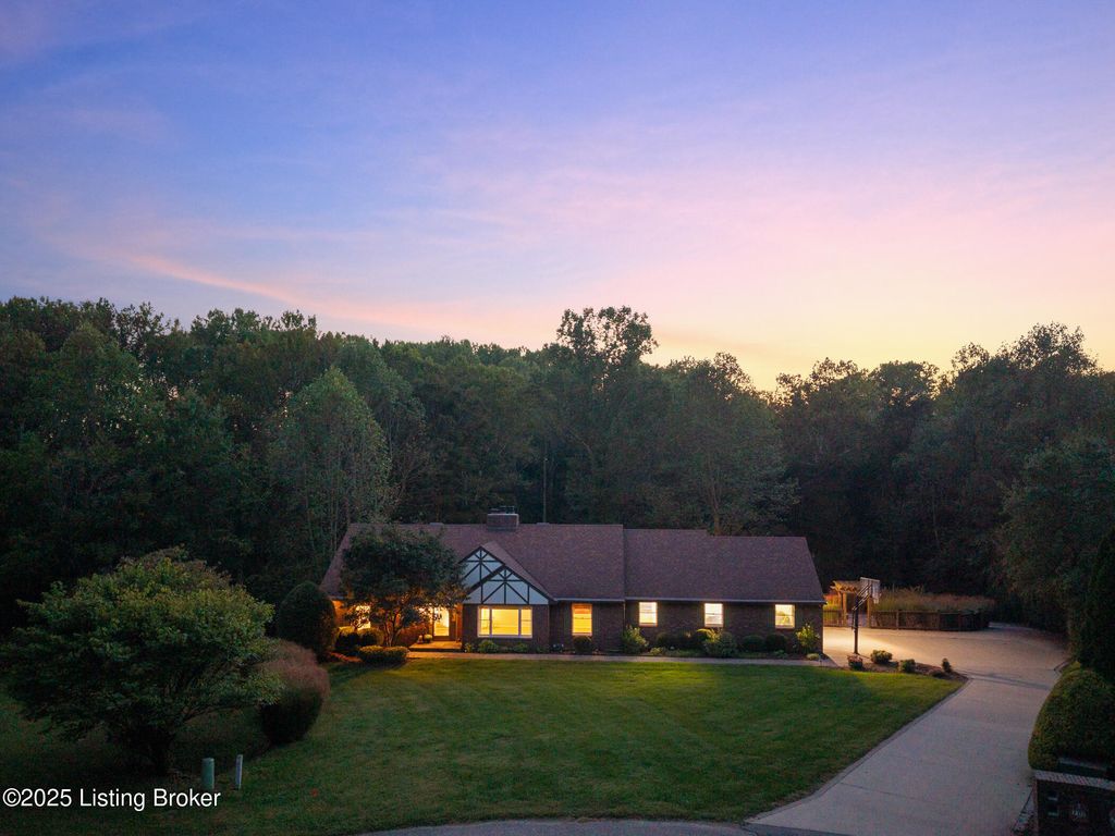 Photo of 7111 Branden Dr, Georgetown, IN 47122 (MLS # 1700074)