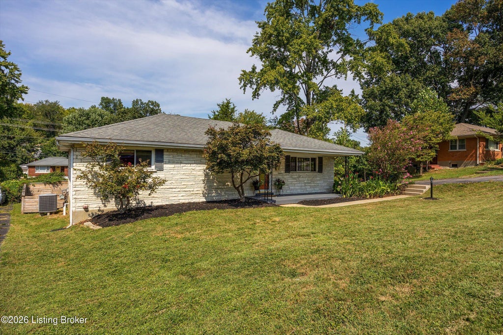 Photo of 1617 Whippoorwill Rd, Louisville, KY 40213 (MLS # 1729161)
