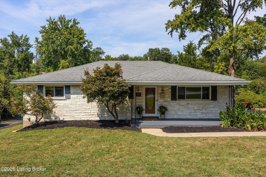 Photo of 1617 Whippoorwill Rd, Louisville, KY 40213 (MLS # 1729161)