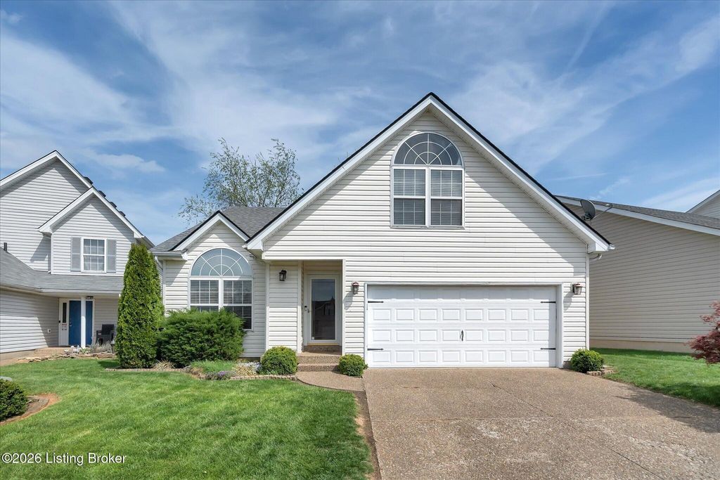 Photo of 3907 Pinoak View Ct, Louisville, KY 40299 (MLS # 1713267)