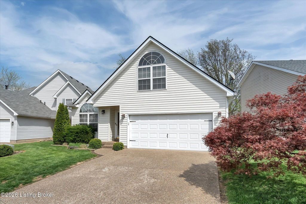 Photo of 3907 Pinoak View Ct, Louisville, KY 40299 (MLS # 1713267)