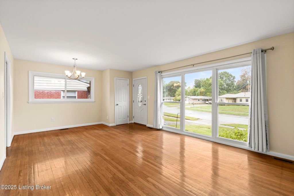 Photo of 3113 Talisman Rd, Louisville, KY 40220 (MLS # 1700171)