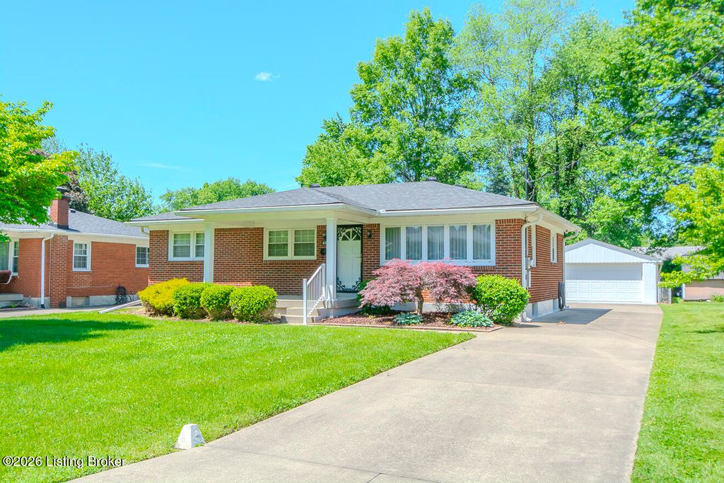 Photo of 6304 Greenview Dr, Louisville, KY 40216 (MLS # 1716214)