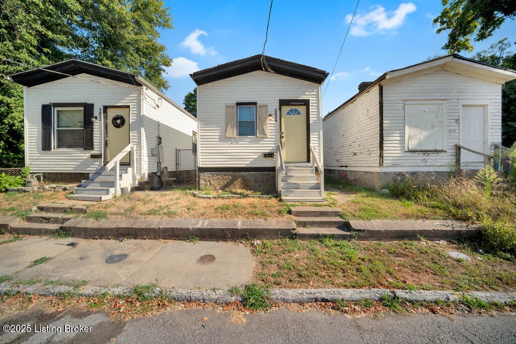 Photo of 1817 Columbia St, Louisville, KY 40203 (MLS # 1700042)