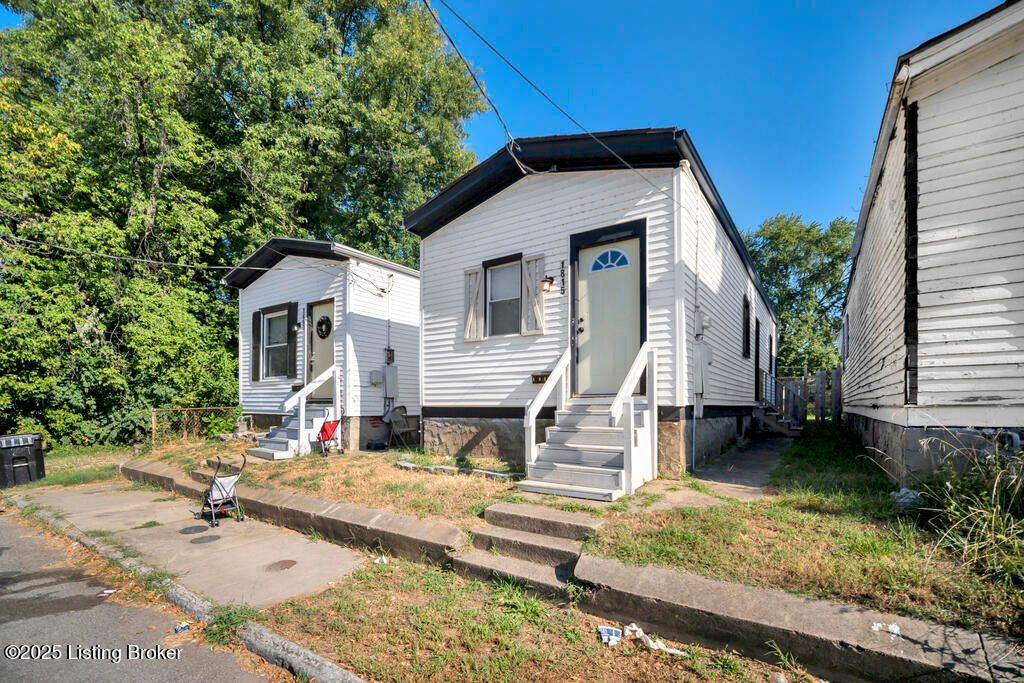 Photo of 1817 Columbia St, Louisville, KY 40203 (MLS # 1700042)