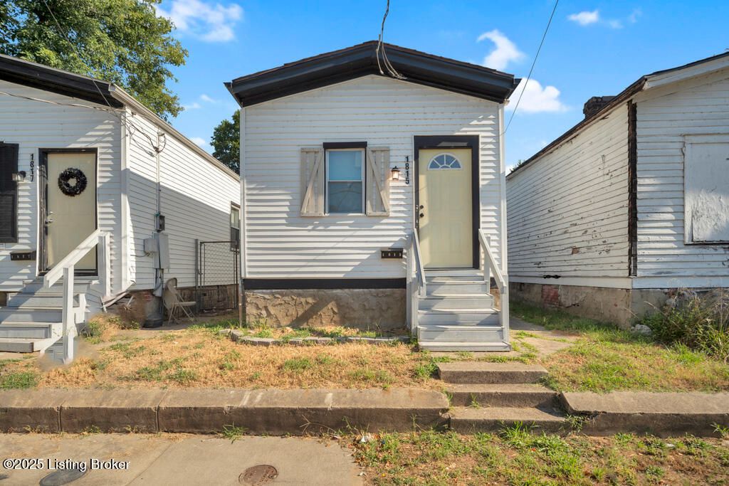 Photo of 1817 Columbia St, Louisville, KY 40203 (MLS # 1700042)