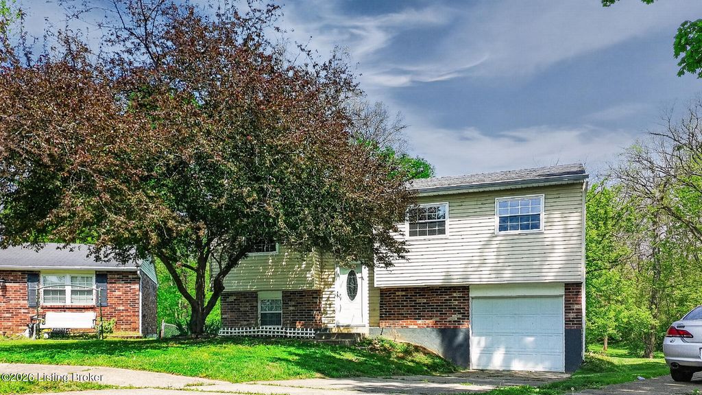 Photo of 4601 Logby Pl, Louisville, KY 40272 (MLS # 1722597)