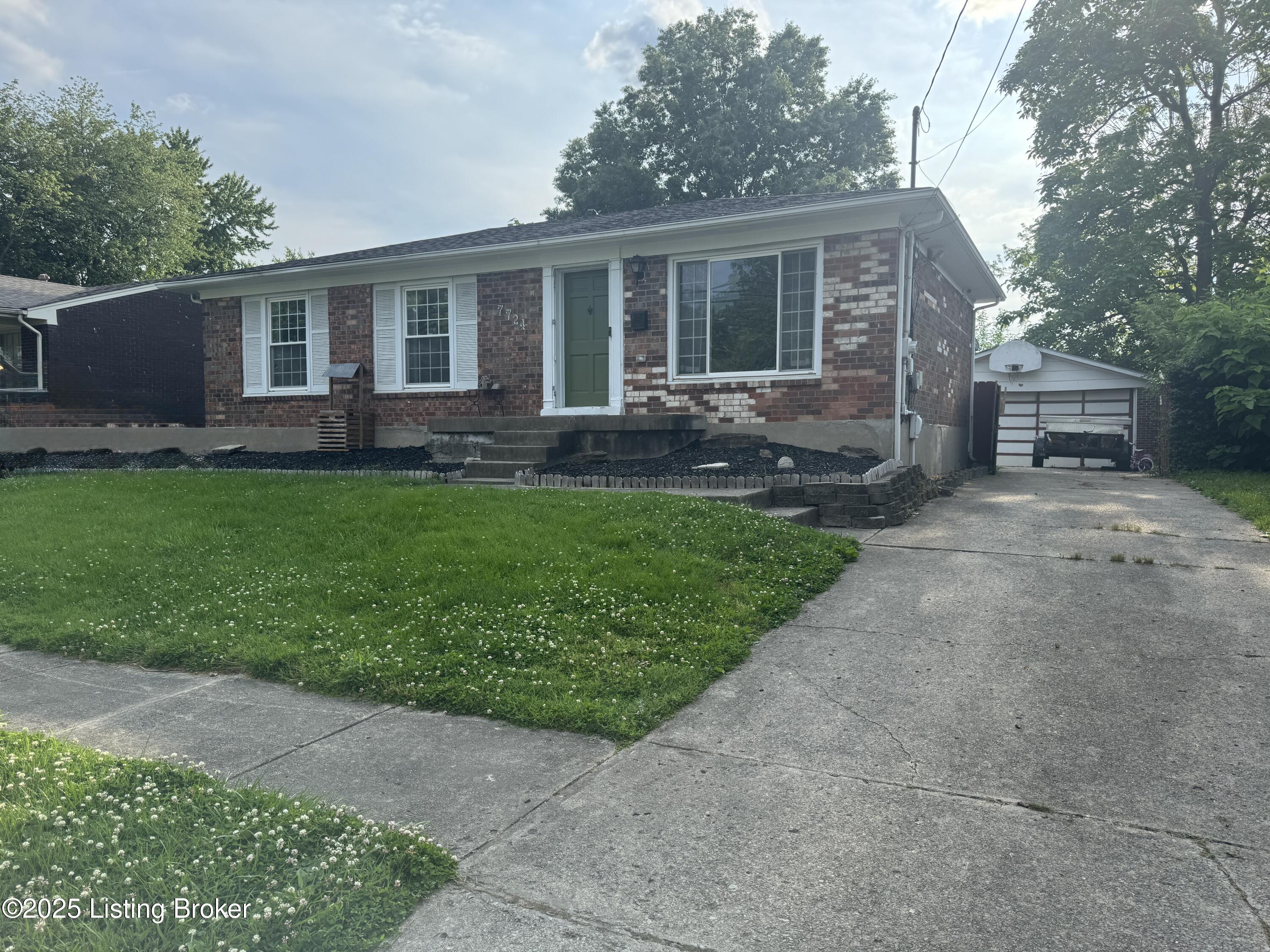 7724 Kim Dr, Louisville, Pennsylvania image 2