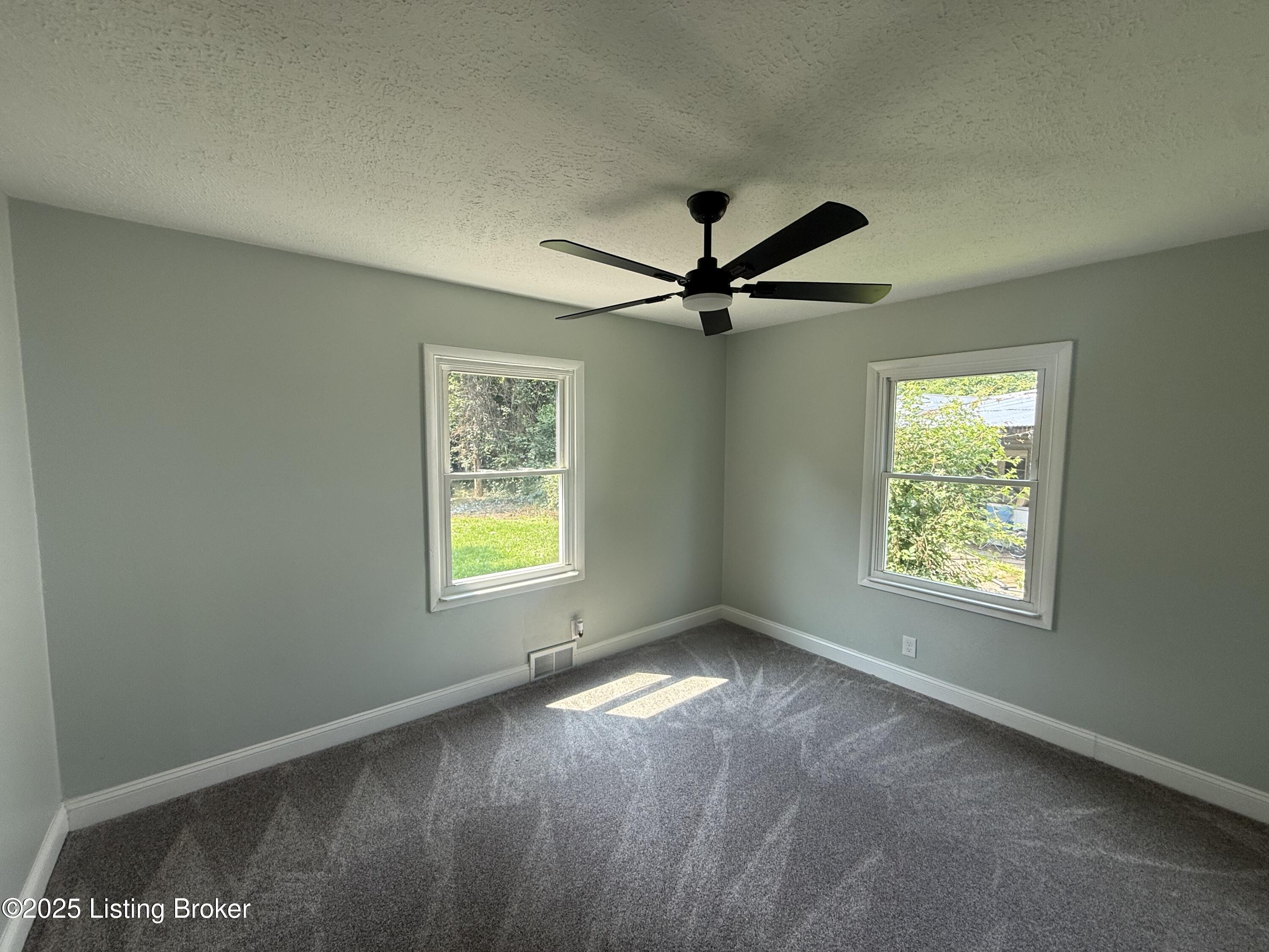 428 W Southside Ct, Louisville, Kentucky image 9