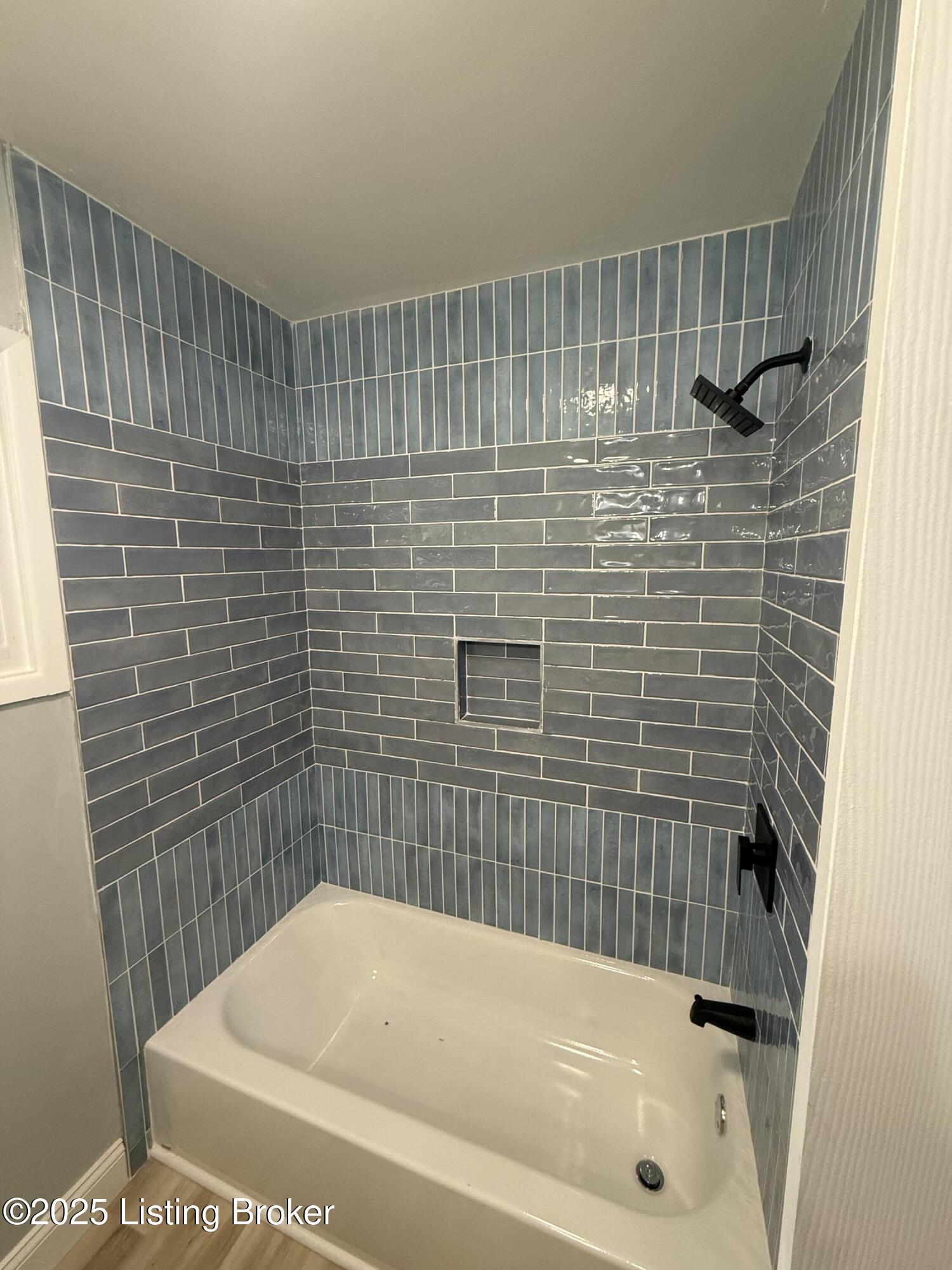 428 W Southside Ct, Louisville, Kentucky image 6