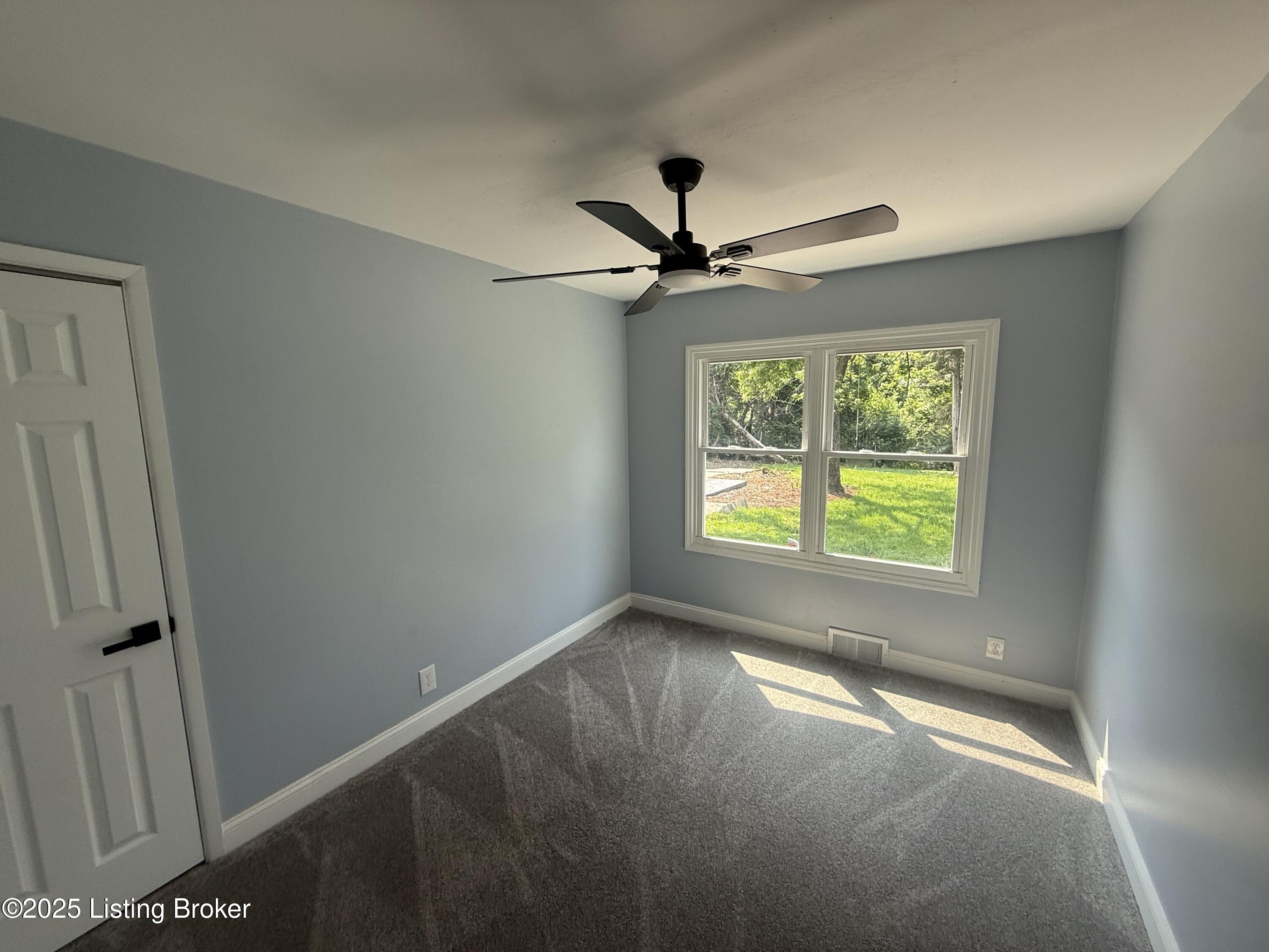 428 W Southside Ct, Louisville, Kentucky image 7