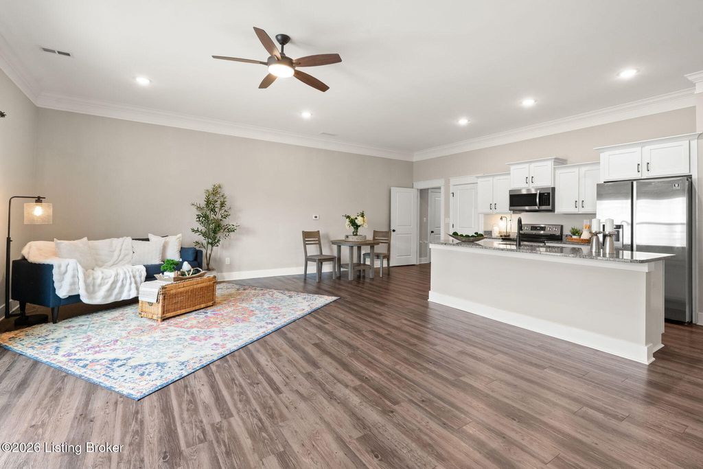 Photo of 5011 Woodridge Lake Blvd, Louisville, KY 40272 (MLS # 1709947)