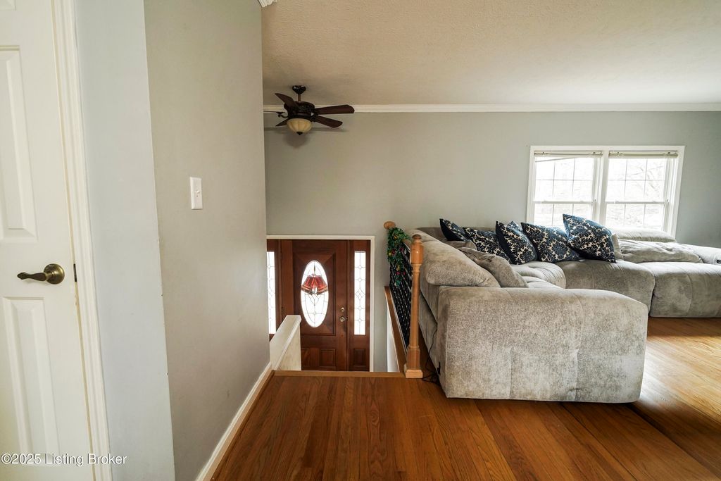 Photo of 6913 Norlynn Dr, Louisville, KY 40228 (MLS # 1707932)