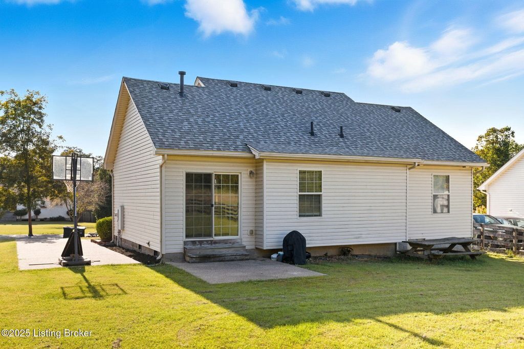 Photo of 310 Lentz Ln, Mt Washington, KY 40047 (MLS # 1706061)