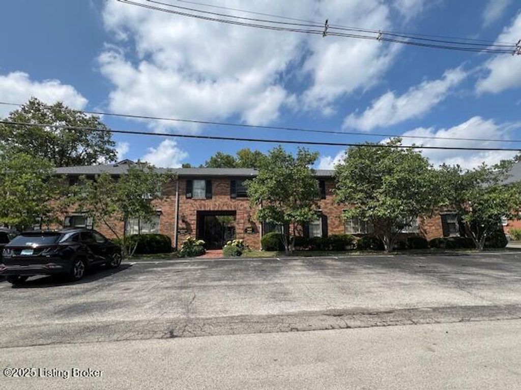 Photo of 3811 Washington Square #1f, Louisville, KY 40207 (MLS # 1717805)