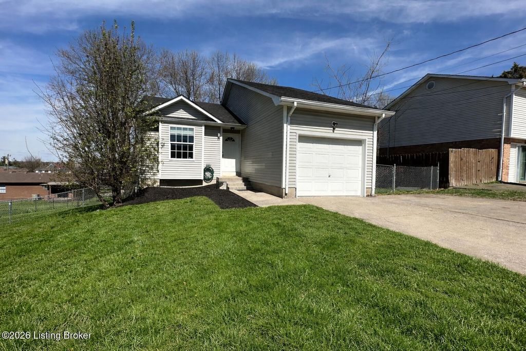 Photo of 109 Jefferson St, Radcliff, KY 40160 (MLS # 1712201)