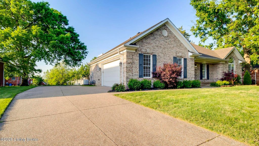 Photo of 6701 Fernbush Dr, Louisville, KY 40228 (MLS # 1716220)