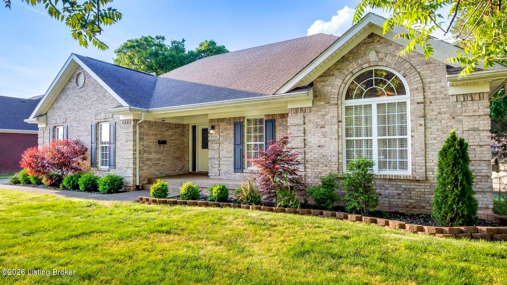 Photo of 6701 Fernbush Dr, Louisville, KY 40228 (MLS # 1716220)