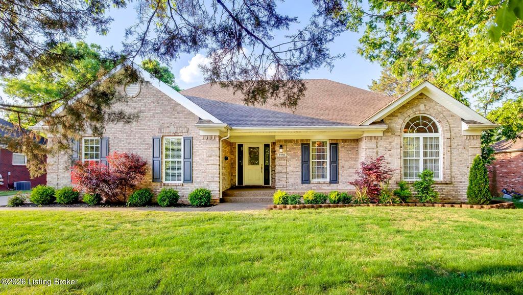 Photo of 6701 Fernbush Dr, Louisville, KY 40228 (MLS # 1716220)