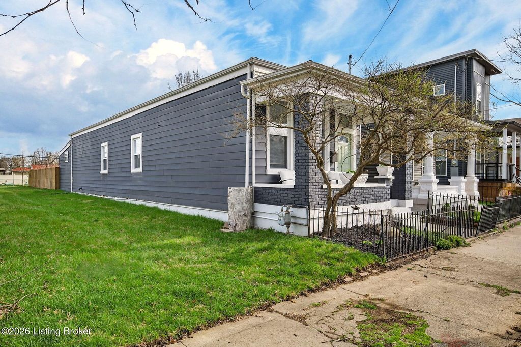 Photo of 509 E Kentucky St, Louisville, KY 40203 (MLS # 1712176)