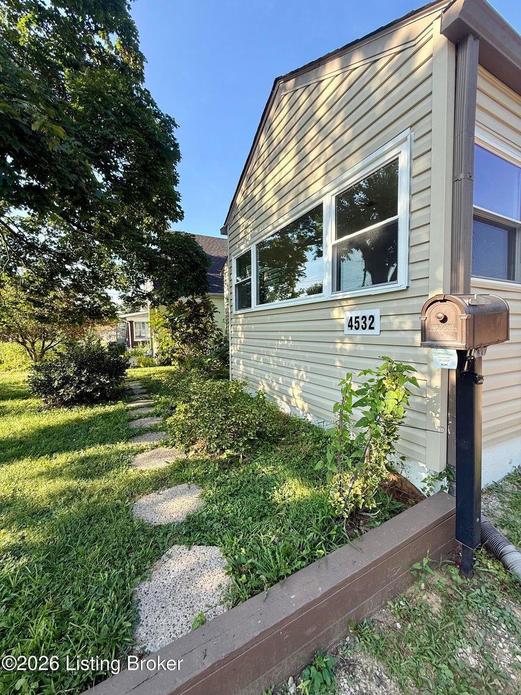 Photo of 4532 S 1st St, Louisville, KY 40214 (MLS # 1727841)