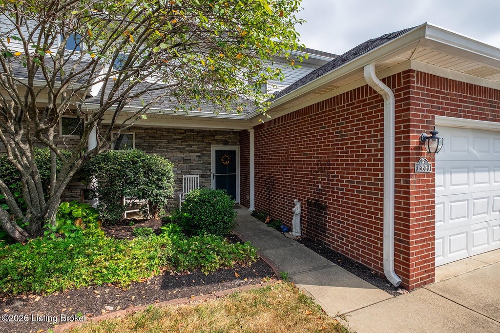 Photo of 13650 Pinnacle Gardens Cir, Louisville, KY 40245 (MLS # 1728552)