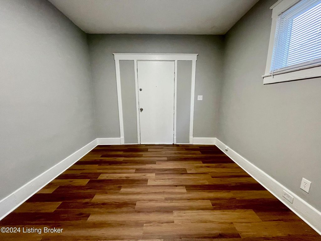 Photo of 3420 Del Park Terrace, Louisville, KY 40211 (MLS # 1706089)