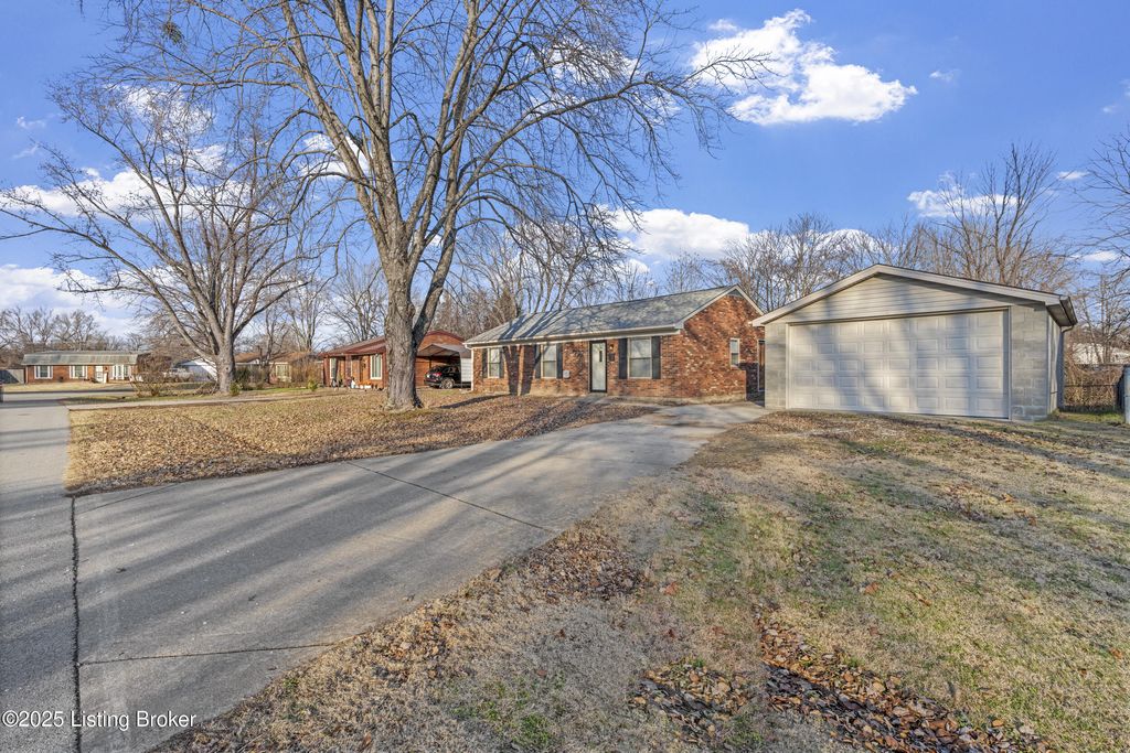 Photo of 8405 Jan Way, Louisville, KY 40219 (MLS # 1705563)