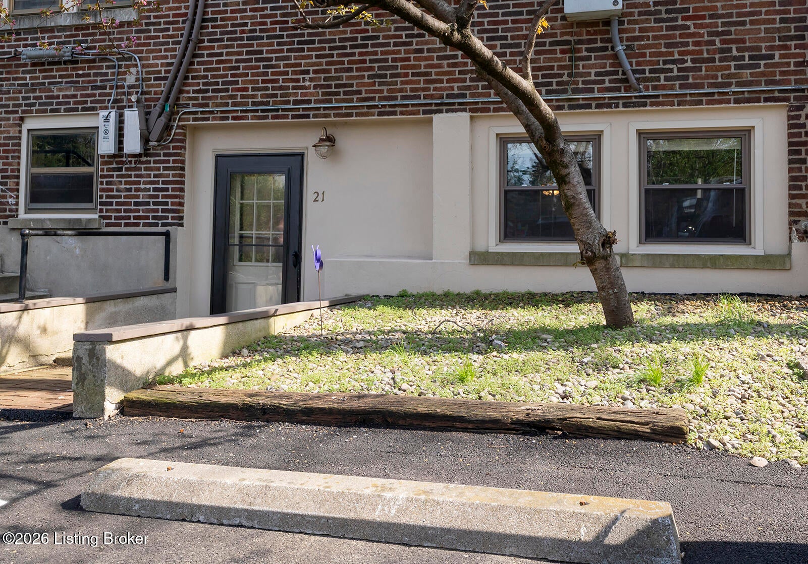 2043 Douglass Blvd APT 21
