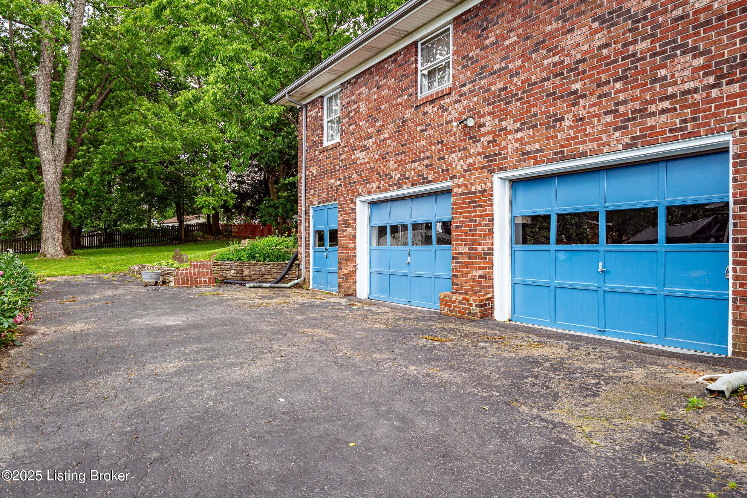 3507 Gonewind Dr, Louisville, Pennsylvania image 4