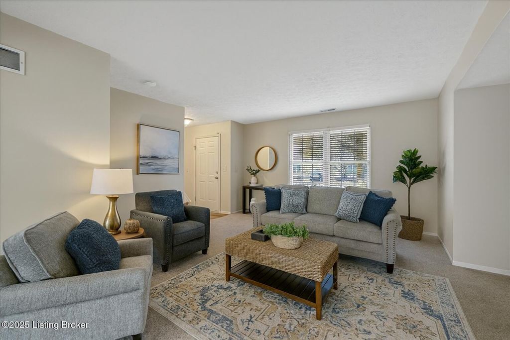 Photo of 6508 Hunters Creek Blvd, Louisville, KY 40258 (MLS # 1706337)