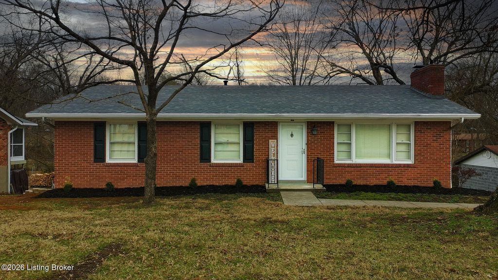 Photo of 4309 Southridge Dr, Louisville, KY 40272 (MLS # 1713517)