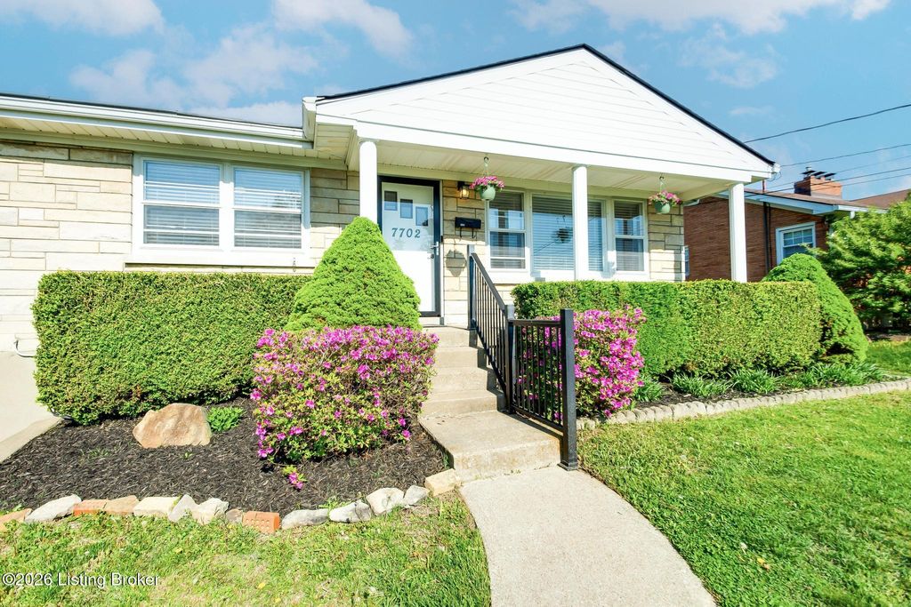 Photo of 7702 Crestline Rd, Louisville, KY 40214 (MLS # 1714031)