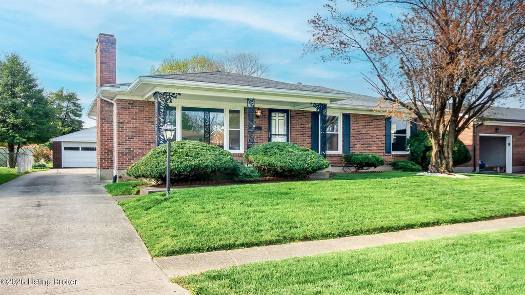 Photo of 2010 Foxhurst Dr, Louisville, KY 40216 (MLS # 1714271)