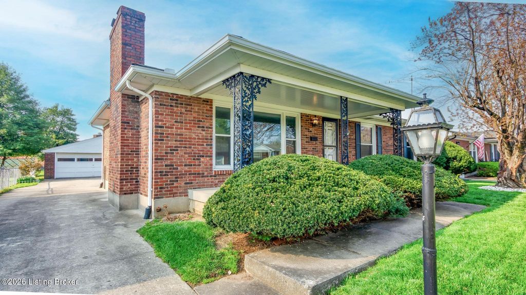 Photo of 2010 Foxhurst Dr, Louisville, KY 40216 (MLS # 1714271)