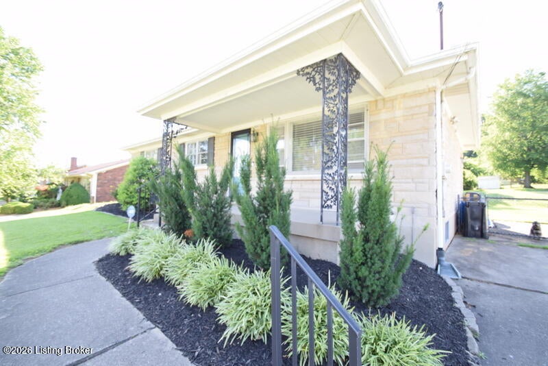 Photo of 9002 Annlou Dr, Louisville, KY 40272 (MLS # 1721392)