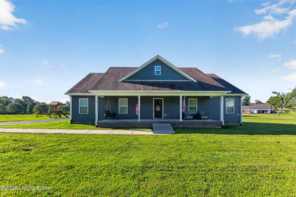 Photo of 431 Carnes Rd, Smiths Grove, KY 42171 (MLS # 1725657)