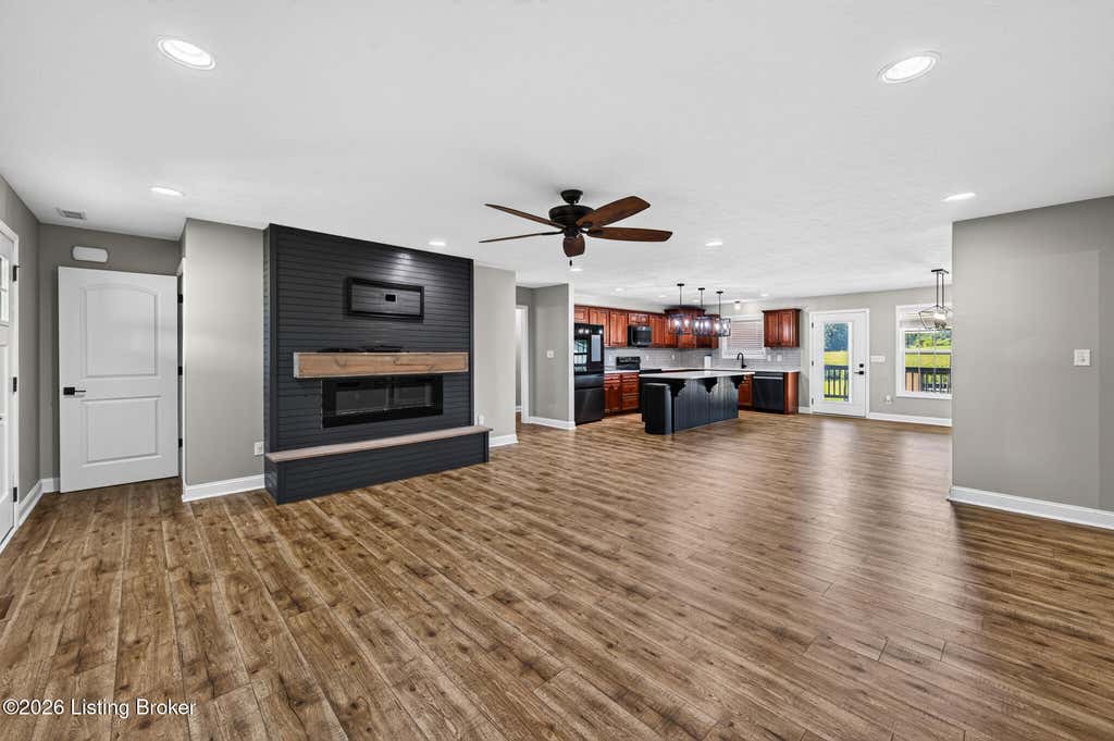 Photo of 431 Carnes Rd, Smiths Grove, KY 42171 (MLS # 1725657)