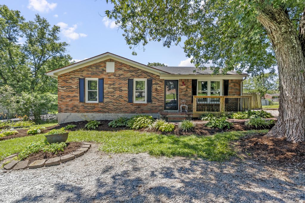 Photo of 1006 Georgie Ct, Crestwood, KY 40014 (MLS # 1723438)