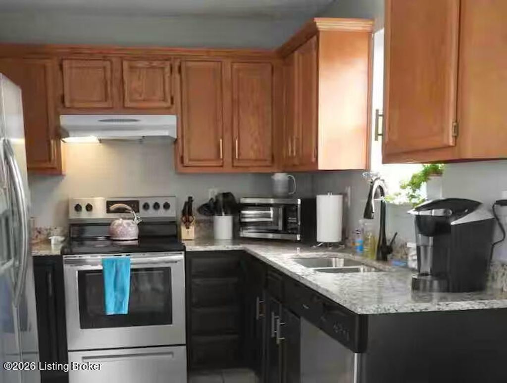 Photo of 923 E Chestnut St, Louisville, KY 40204 (MLS # 1711754)