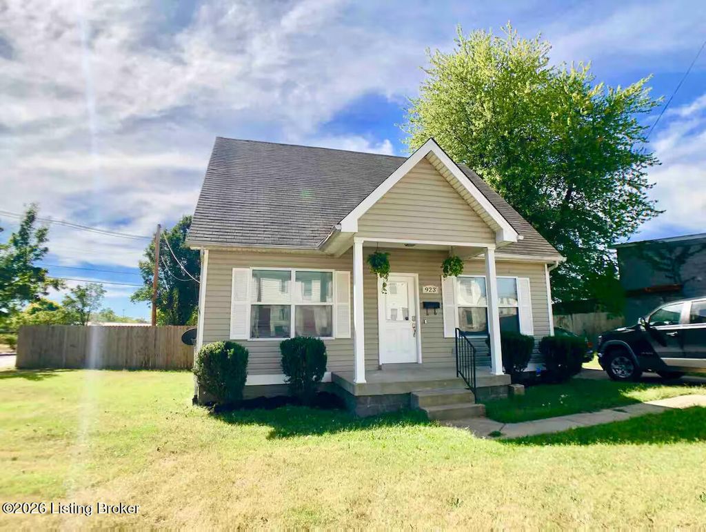 Photo of 923 E Chestnut St, Louisville, KY 40204 (MLS # 1711754)