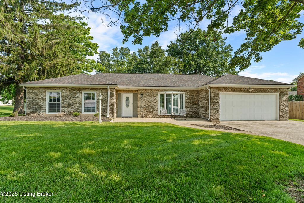 Photo of 2085 Frankfort Rd, Shelbyville, KY 40065 (MLS # 1711466)