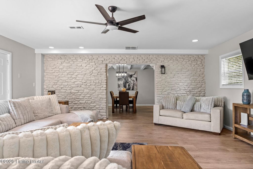 Photo of 2085 Frankfort Rd, Shelbyville, KY 40065 (MLS # 1711466)