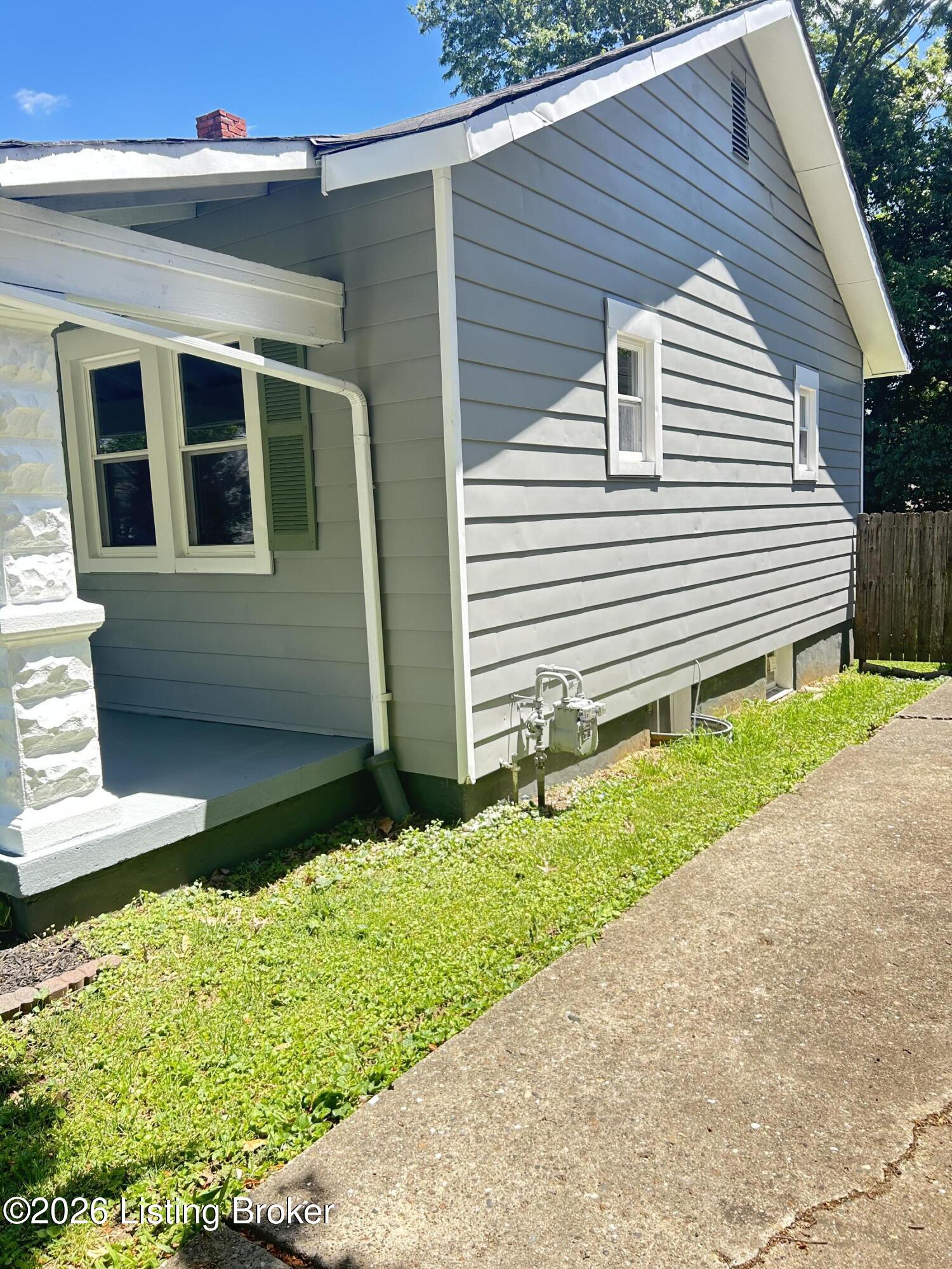 1034 Dixon Ave