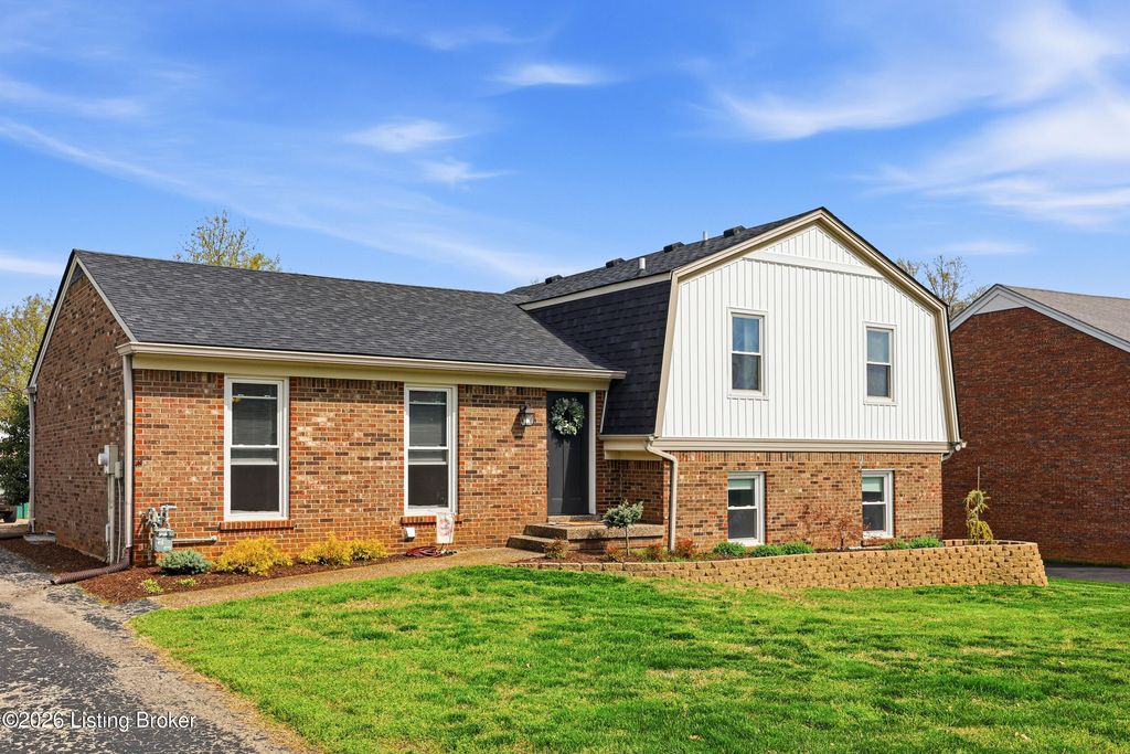 Photo of 7207 Hollow Creek Rd, Louisville, KY 40228 (MLS # 1713103)