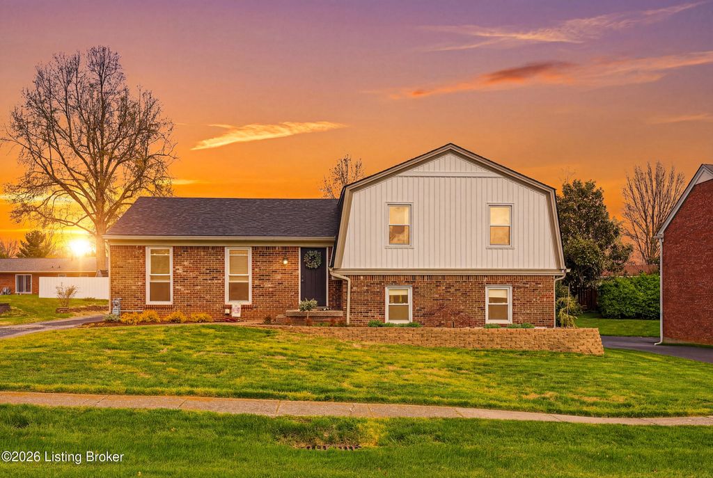 Photo of 7207 Hollow Creek Rd, Louisville, KY 40228 (MLS # 1713103)